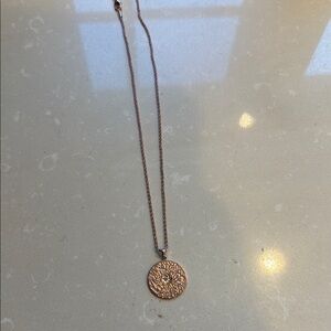 Elegant Gold Pendant Necklace